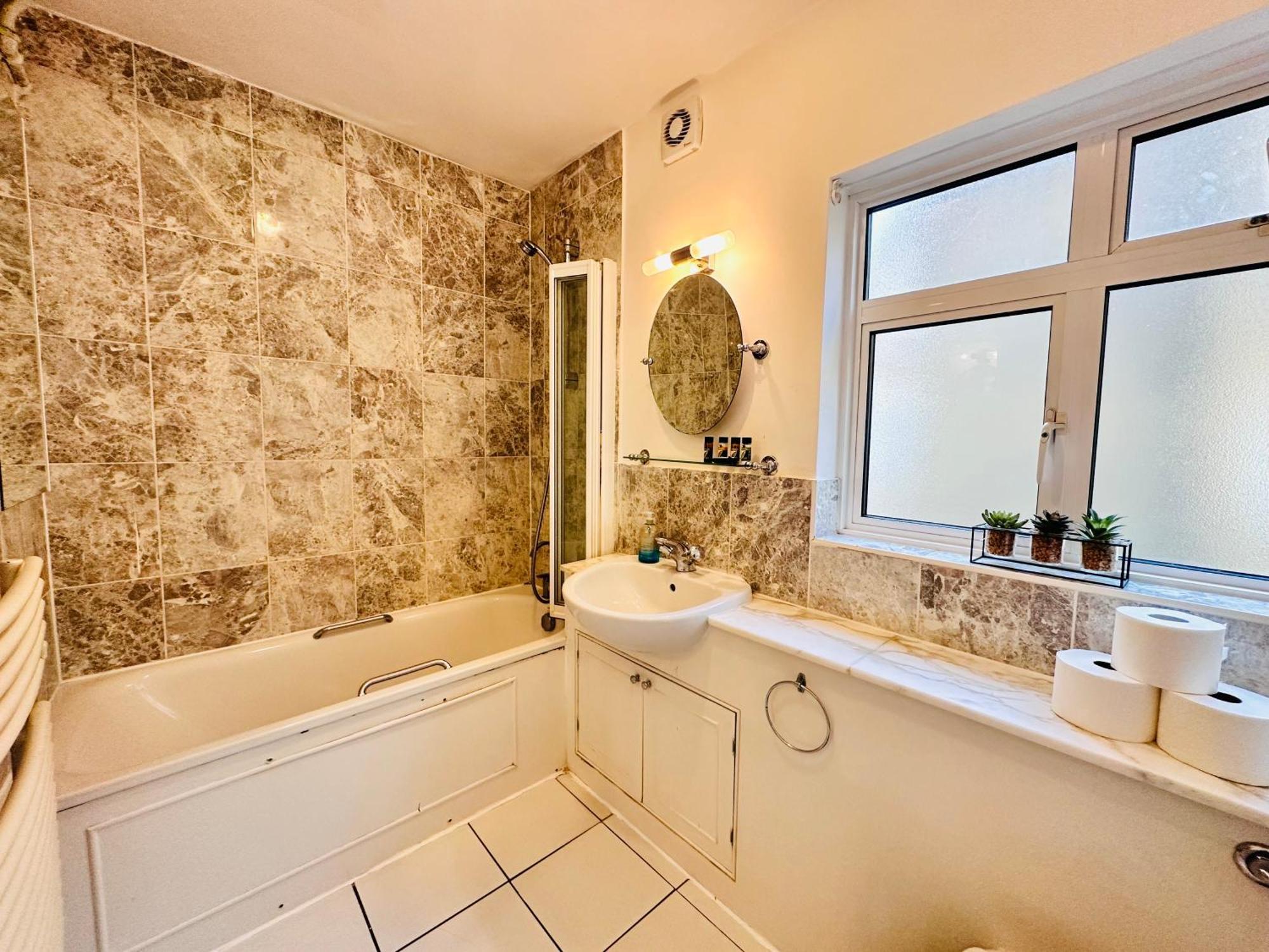 Victoria Family Apartment In Central לונדון מראה חיצוני תמונה